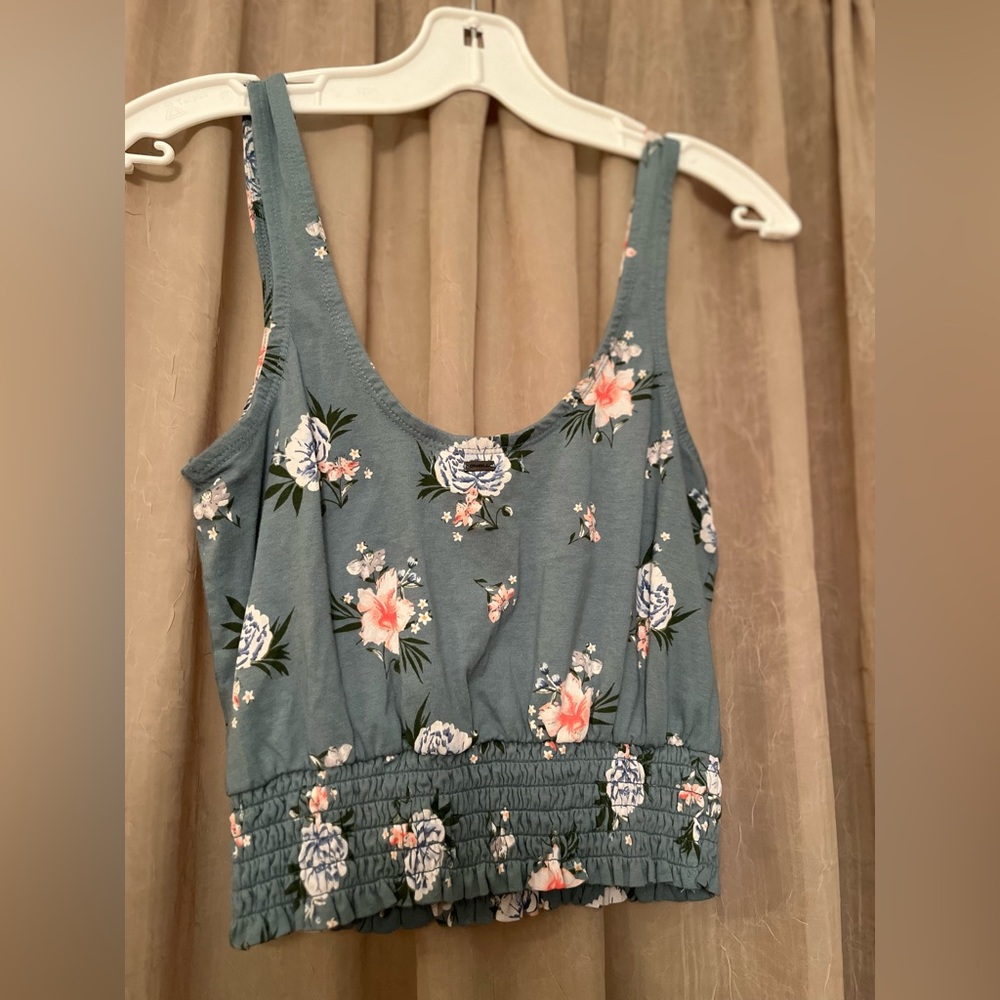 O’Neil cropped floral tank -small - Picture 3 of 3